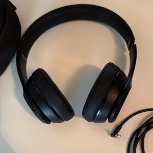 Beats by Dre Wireless Black Over-Ear Headphones